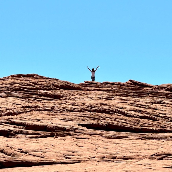 Meet your Posher, Lisa - Picture 2 of 6